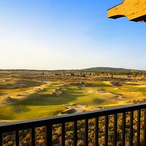 Deluxe King Room Golf View